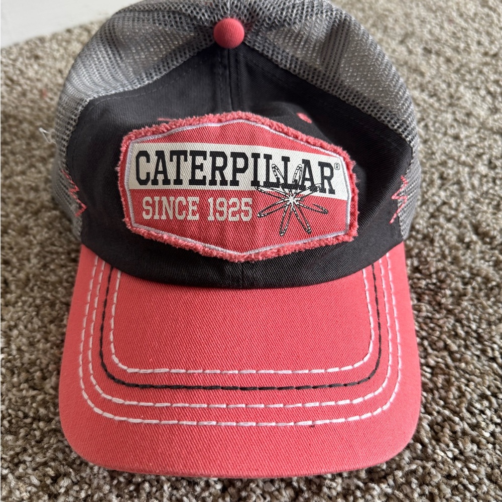 Caterpillar coral and Gray Mesh Cap